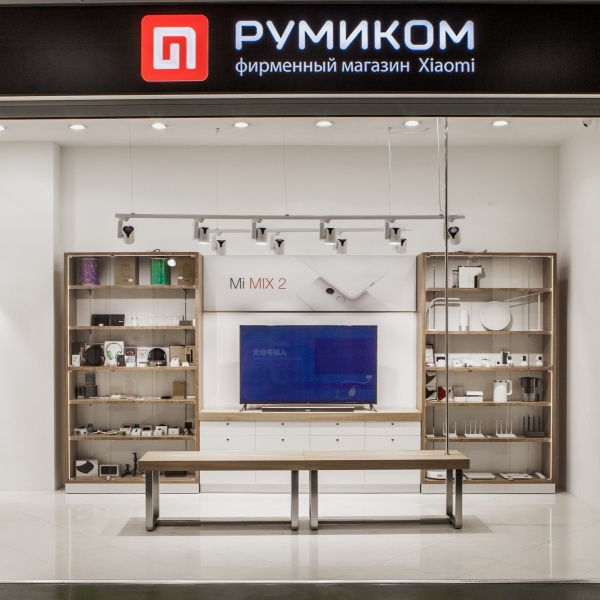 Магазин xiaomi. Витрина Xiaomi. Румиком. Mi фирменный магазин. Румиком Xiaomi Горбушка.