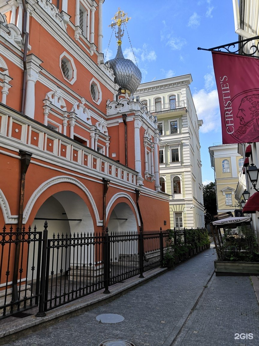 Двор романовых белгород. Храм знамения Шереметев двор. Церковь знамения в Романовом переулке. Храм знамения иконы Божией матери на Шереметьевом дворе. Храм знамения на Петровке.