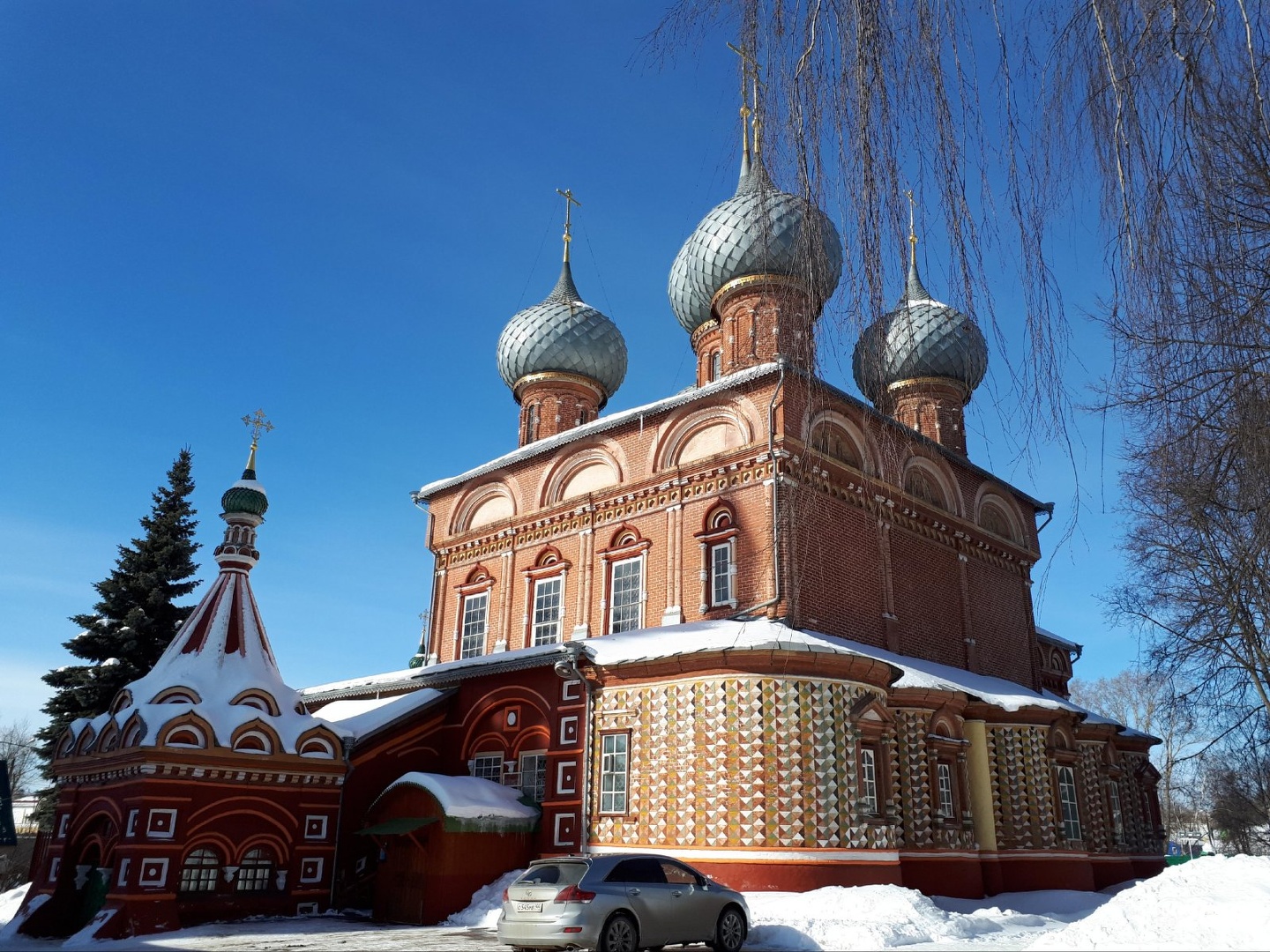 Церковь воскресения христова на дебре кострома. Церковь на нижней Дебре Кострома. Храм Воскресения на Дебре Кострома зима. Церковь Воскресения на Дебре в апреле 2021. Церковь Воскресения на Дебре в апреле 2022.