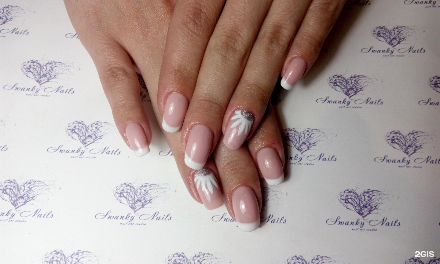 Сделать маникюр в спб недорого. Ногтевая студия Swanky Nails. Медицинский маникюр в СПБ. Салон сванки наилс СПБ. Амалия маникюр СПБ.