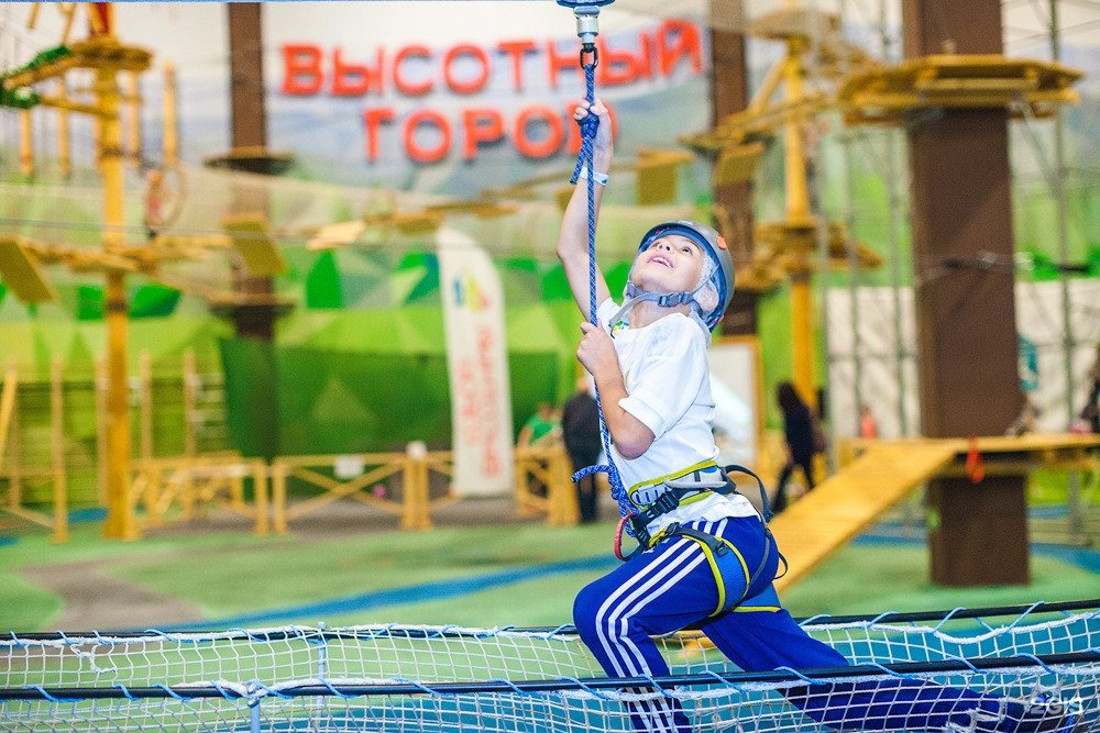 Rope city. Верёвочный парк в Санкт-Петербурге Питерлэнд. Питерлэнд СПБ веревочный парк. Высотный город Питерлэнд. Санкт-Петербург Приморский проспект 72 высотный город.