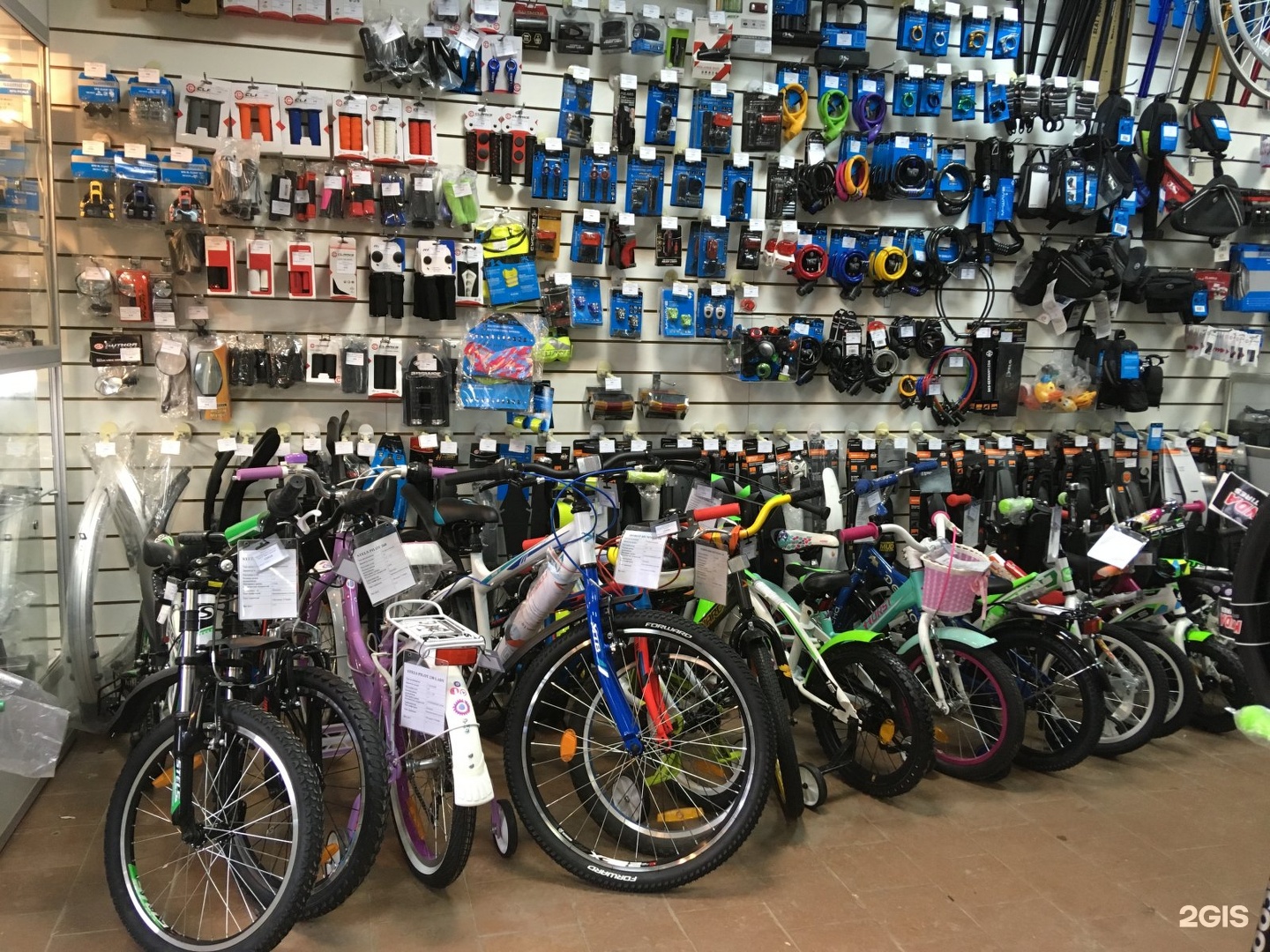 Велосипед со склада в спб дешево. Веломагазин. Склад велосипедов. Велосипедный магазин. Склад детских велосипедов.