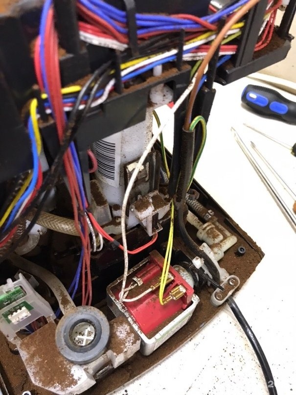 термопредохранитель krups 7200. разбор кофемашины krups fpb145000p. кофемашина krups разобранная. ремонт крупс своими руками. ремонт крупс своими руками.