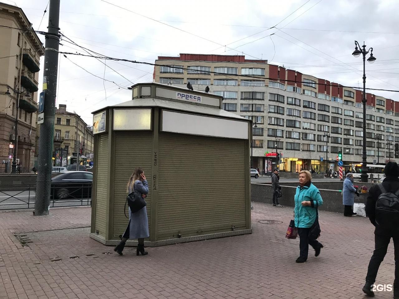 Снос торговых павильонов в спб ларьков. Киоски прессы. Ларьки в Питере. Киоск СПБ. Метро в 2000 СПБ ларьки.