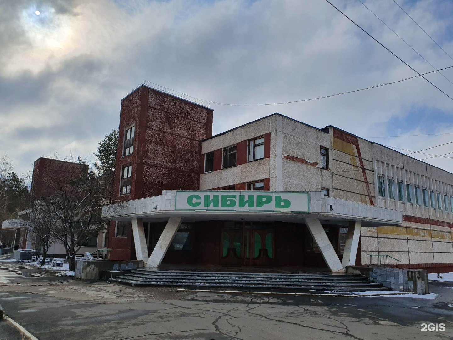 Город братск сибирь. Спорткомплекс Сибирь Братск. Братск Сибирь спортивный комплекс Падун. Спорт зал Сибирь Братск. Сибирь набережная 42 Братск.