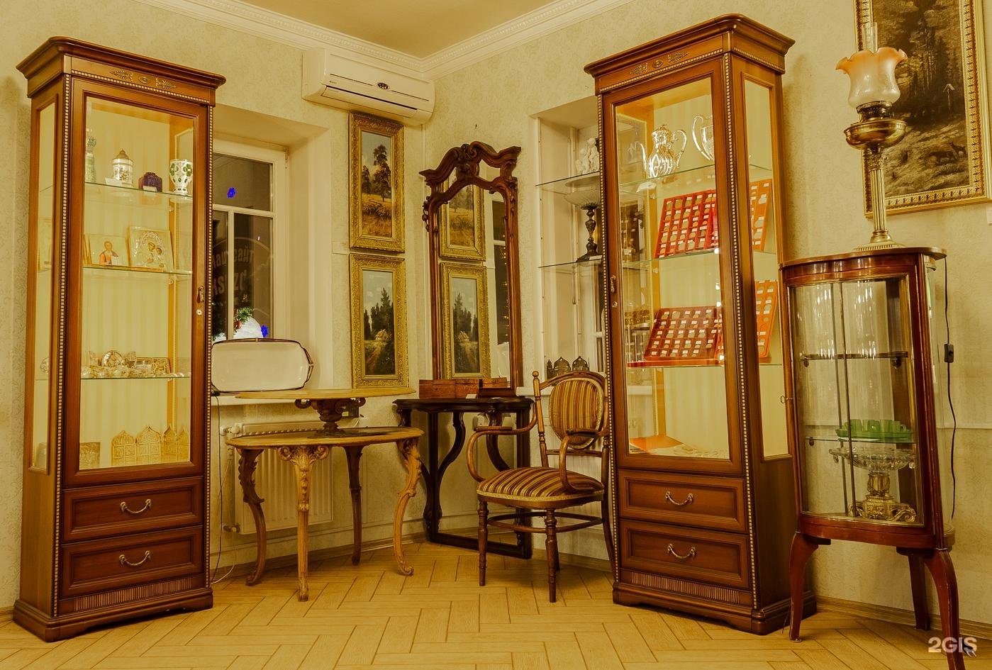 антиквар. суздаль кремлевская 17 антиквар. антикварная лавка тула каминского 9. антикварный салон. кремлевский магазин.