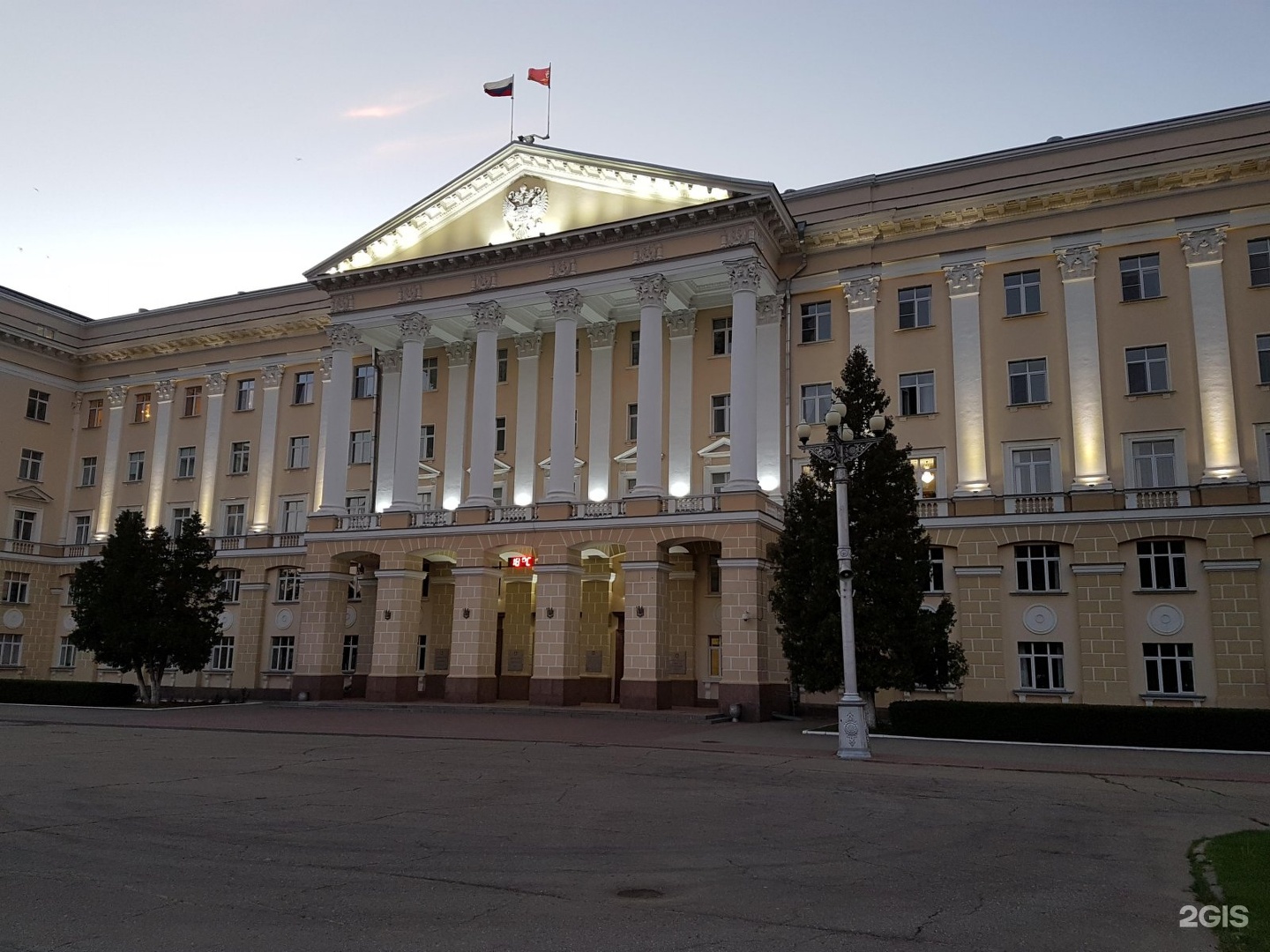 Октябрьской революции 1/2 Смоленск. Октябрьской революции 1 Смоленск. Учебные заведения Смоленска.