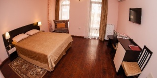 Анапа: Гостевой дом БоНаМи