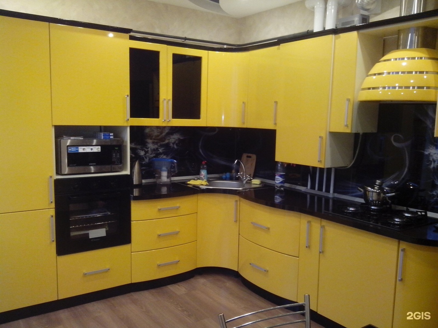 Кухонные гарнитуры желто черный