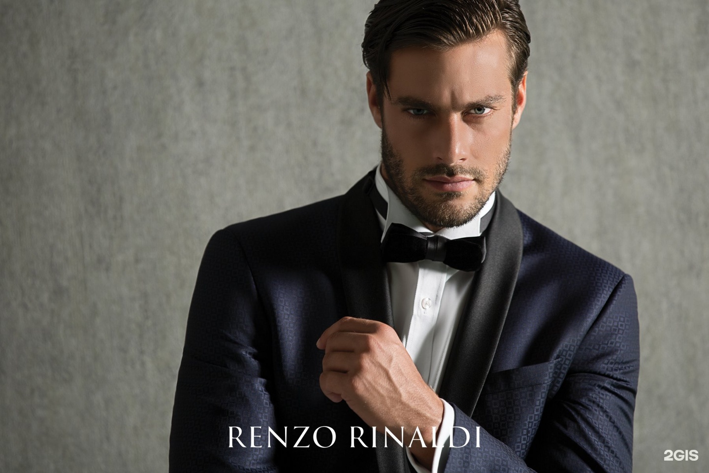 Renzo rinaldi. Ренцо Ринальди мужская одежда. Renzo Rinaldi брюки. Брутальный мужчина в костюме. Красивый брутальный мужчина в костюме бизнесмен.