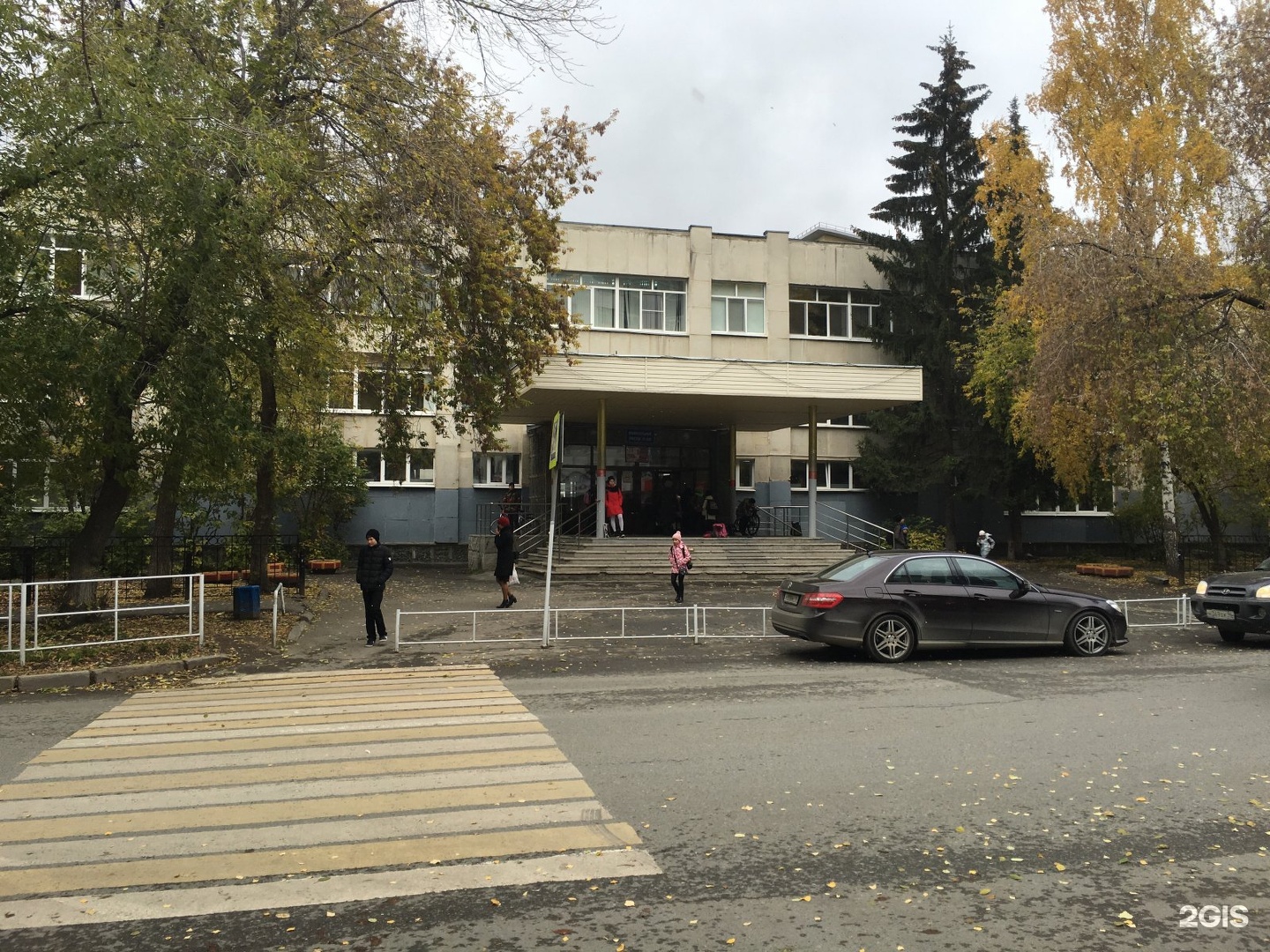 Сайт гимназии 13 екатеринбург. Гимназия 13 Екатеринбург фото внутри здания.
