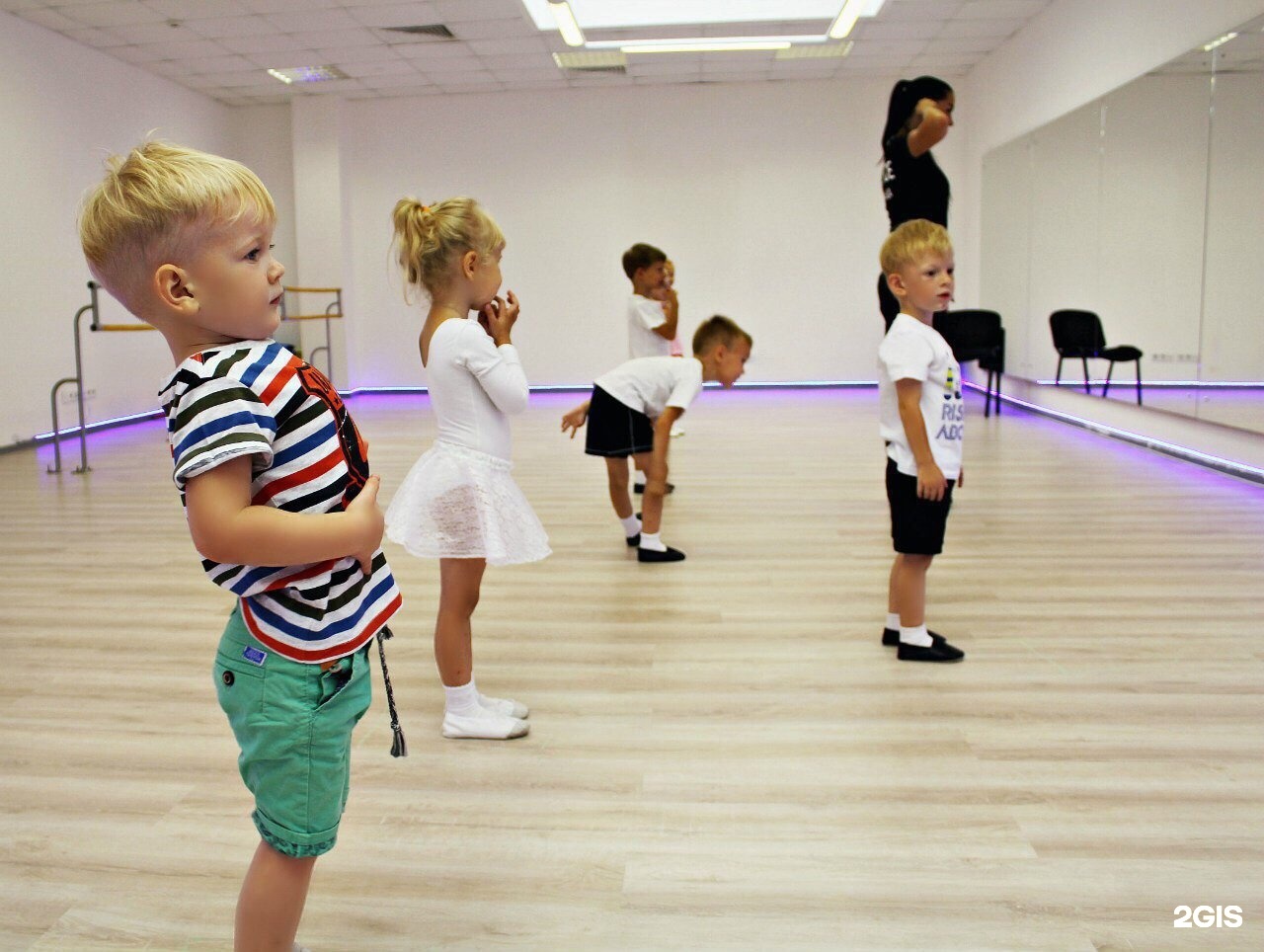 Видео танцы для детей 6 7 лет. Школа танцев для детей. Хореография для детей. Детская танцевальная студия. Детские студии танцев.