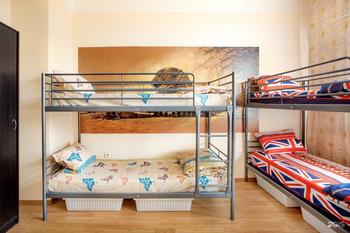 Общежитие екатеринбург недорого. Двухъярусная кровать для хостела. Двухъярусные кровати в хостеле. Хостелы с двухъярусными кроватями. Хостел в России.
