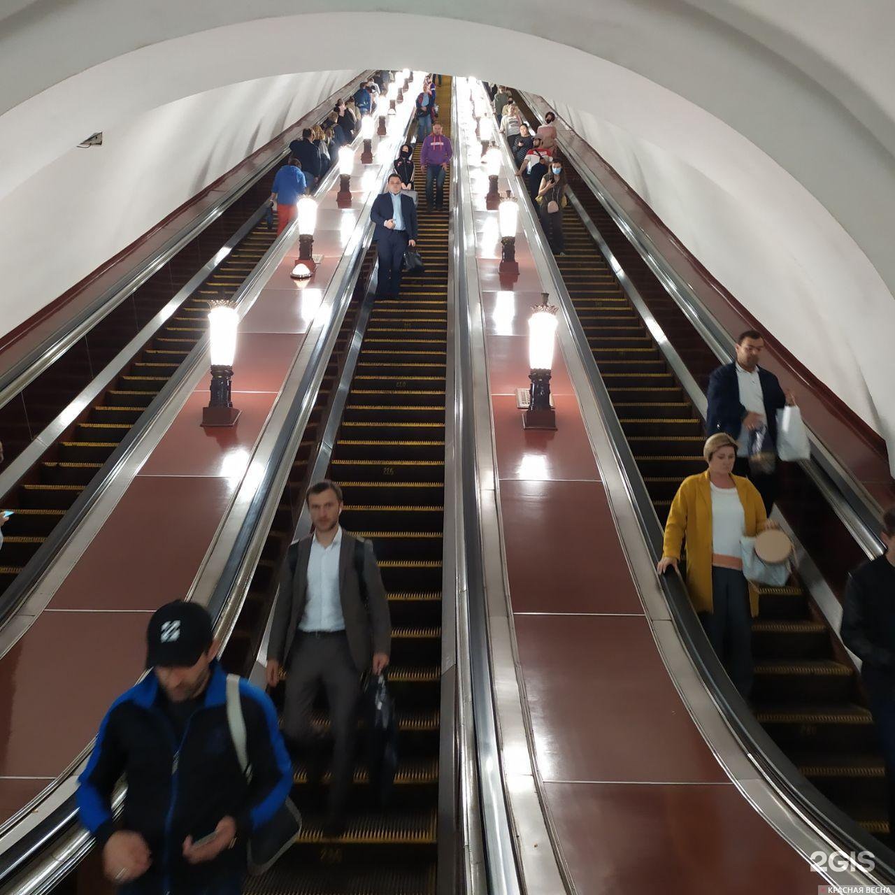 станция новослободская внутри метро