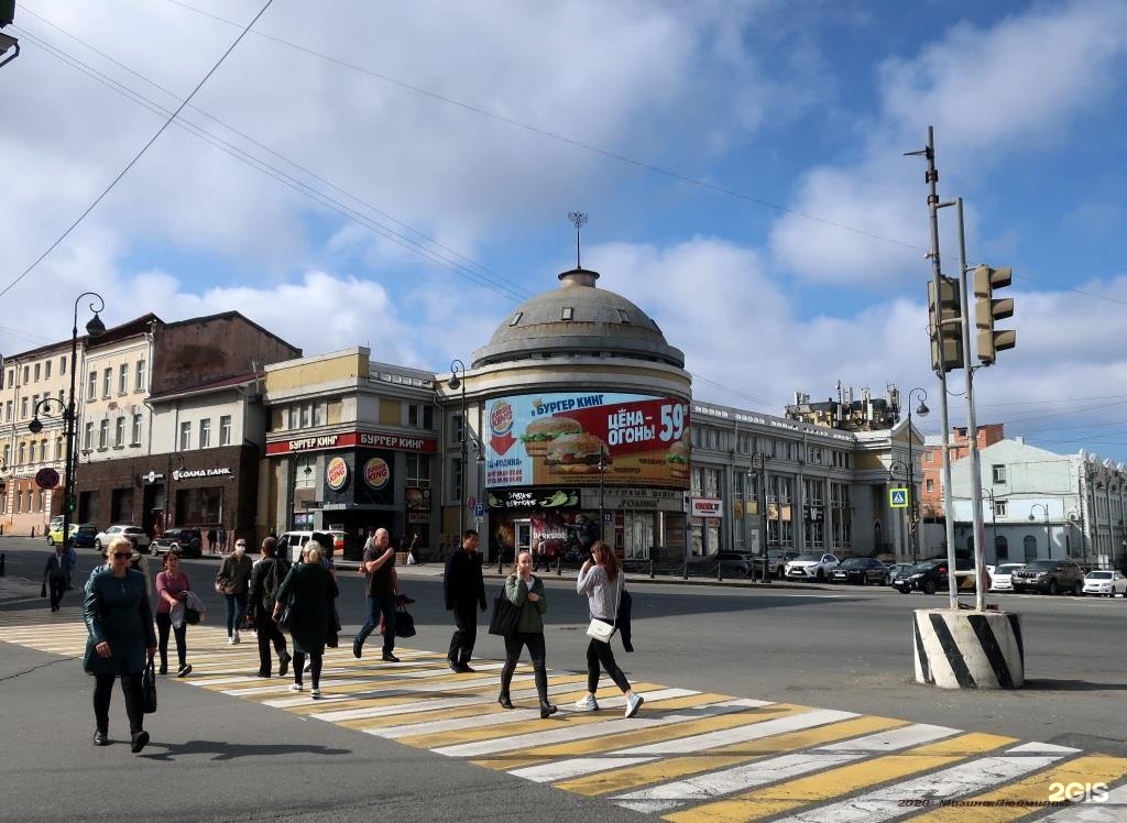 Семеновская владивосток фото. Площадь Семеновская Владивосток. ТЦ Семеновский Владивосток. Семеновская 36 Владивосток. Семёновская улица (Владивосток).