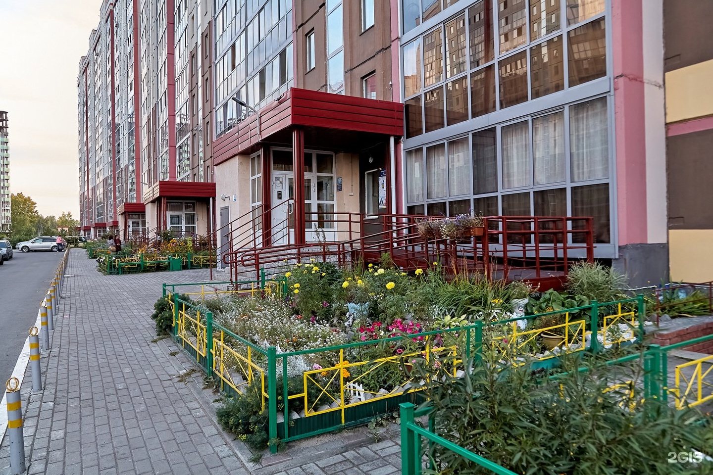 Томск 09. Томский дворик 2016. Мечникова Томск двор. Городской дом национального творчества ребенку. Нефтяная 5 Томск.