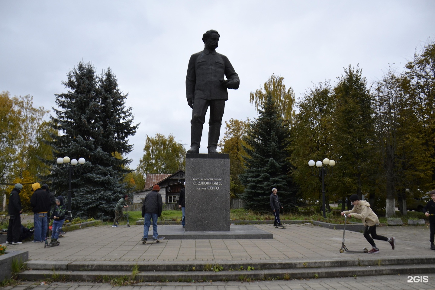 День кольчугино. Кольчугино в 1941 году. Памятник защитникам Родины в Ярославле и скейтеры. Кольчугино к истокам. Кольчугин Безенчук.