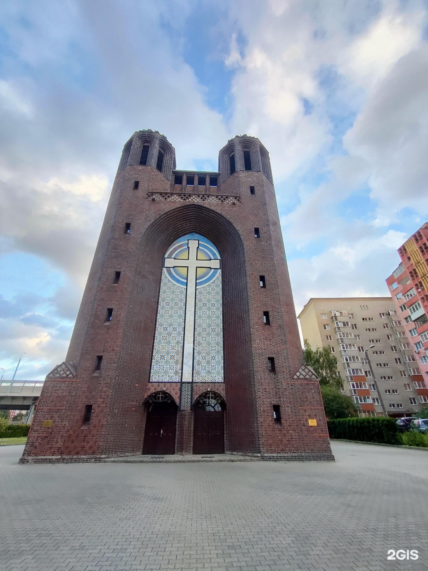 Западные башни кафедрального собора в Калининграде