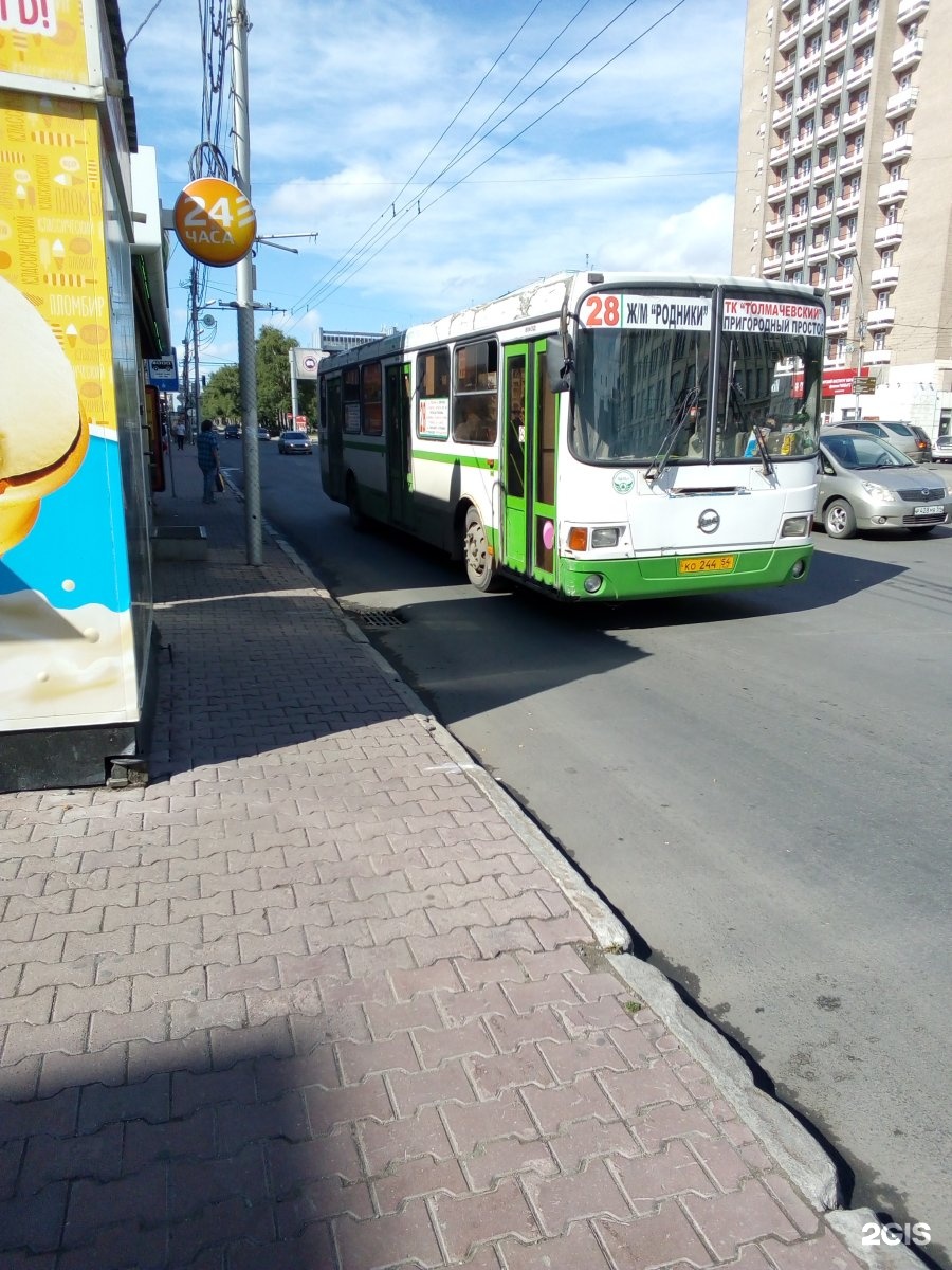 Общественный транспорт 28. Маршрут 28 автобуса Новосибирск. 28 Автобус Новосибирск. 28 Автобус. 28 Автобус лежит.