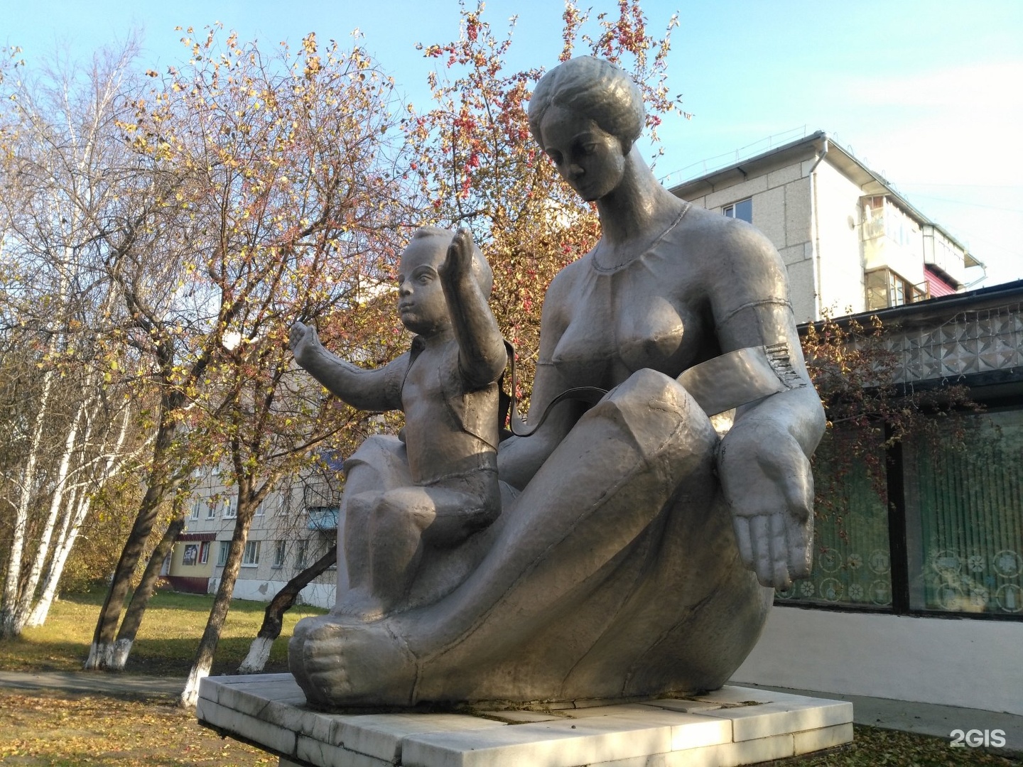 Мама скульптура