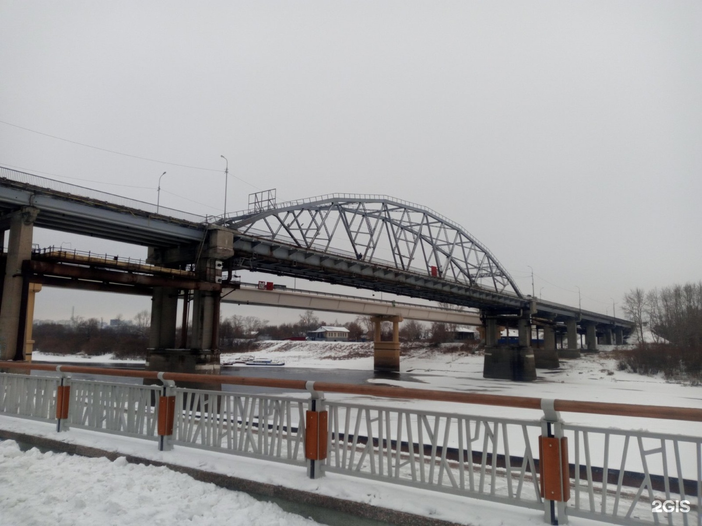 Новый мост в тюмени. Мост Челюскинцев Тюмень. Мост Челюскинцев в Тюмени форма моста. Мост Челюскинцев фото. Проект пешеходного моста Челюскинцев Профсоюзная в Тюмени.