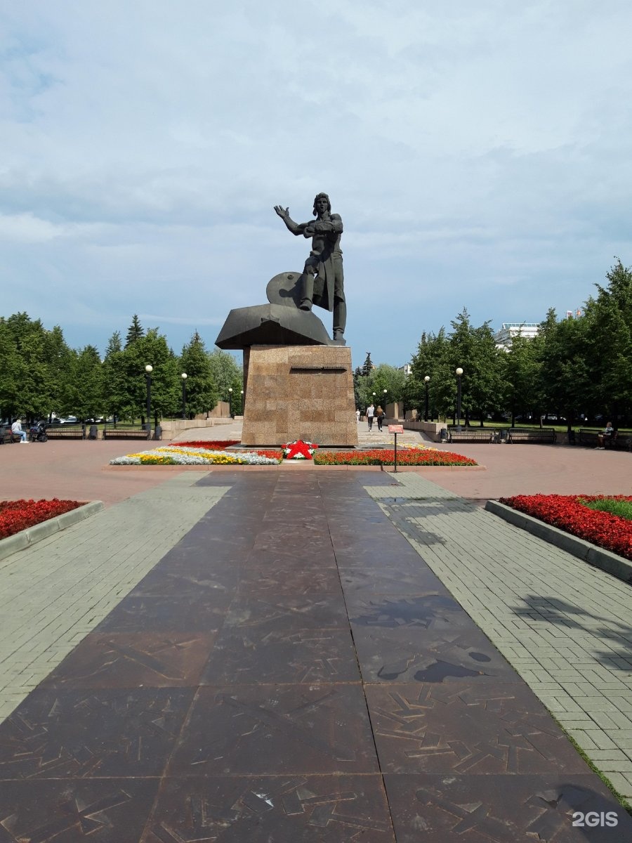 памятник добровольцам. памятник добровольцам. памятник добровольцам донбасса в луганске. памятник вагнеру в луганске. памятник российским добровольцам лнр.