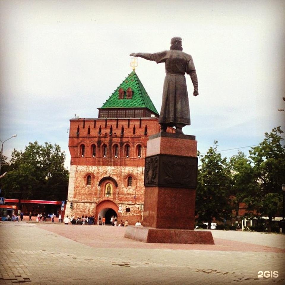 Площадь пожарского. Площадь Минина Нижний Новгород Минин. Нижегородский Кремль площадь Минина. Нижний Новгород площадминина и Пожарского. Nizhny Novgorod Ploshchad Minina i Pozharskogo.