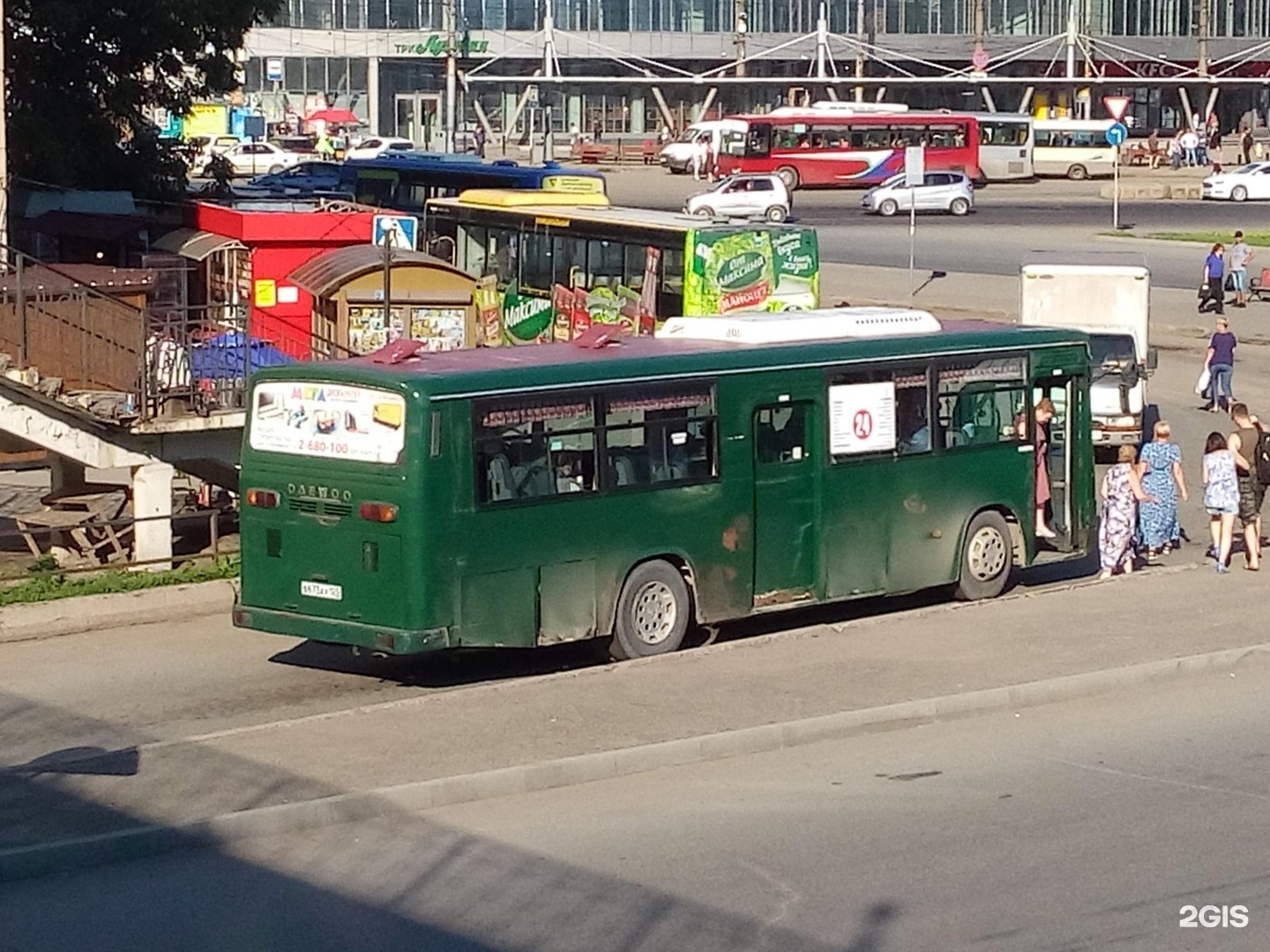 Маршрут 77 автобуса владивосток. Владивостокский автобус. Автобус Владивосток. Автобус 24. Старые автобусы Владивосток.