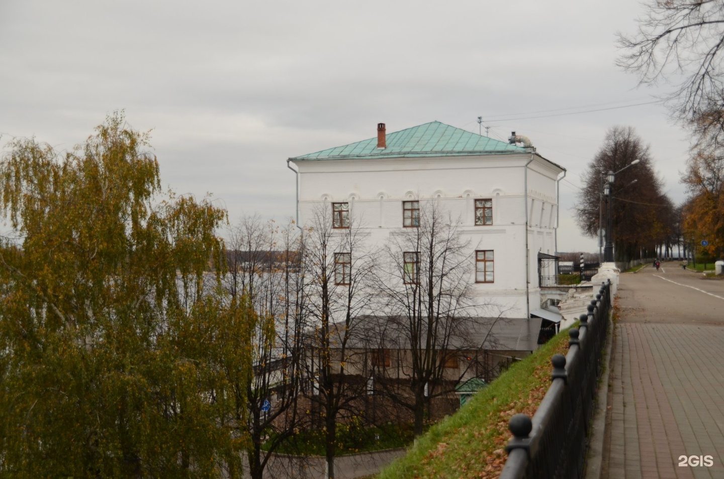 Волжская башня. Волжская башня Ярославль. Арсенальная башня Ярославль. Волжская (Арсенальная) башня. Башня на Волжской набережной Ярославль.