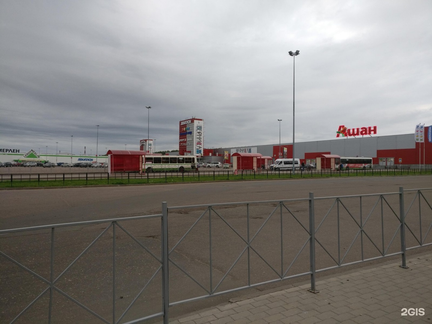 Ярославский вернисаж, посёлок нагорный. Трц ярославский вернисаж ярославль. Трц ярославский вернисаж ярославль. Торговый центр ярославль в ярославле. Ярославль пос нагорный ул дорожная д 6а тц вернисаж.