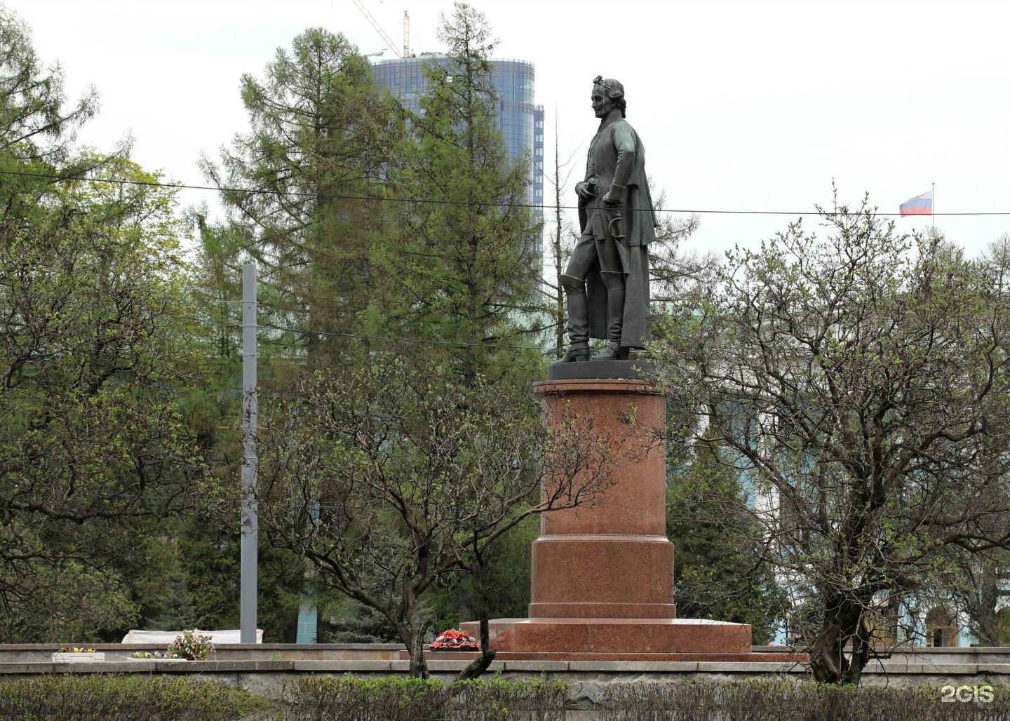 памятник суворову в москве на суворовской площади