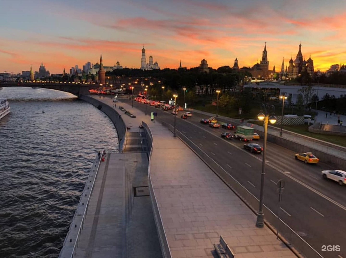 Фото с парящего моста в зарядье