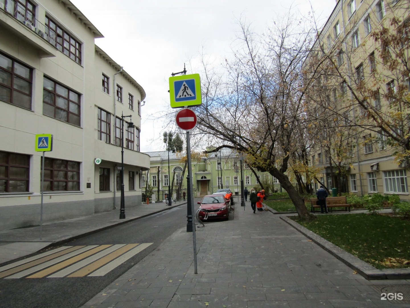 Петроверигский переулок. Петроверигский переулок Москва. Церковь Петроверигский переулок. Петроверигская Церковь на Маросейке. Парковка на Петроверигском переулке 10.