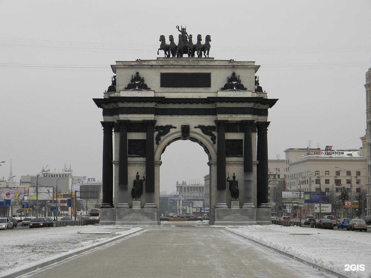 Ворота москва фото. Триумфальные арки Ампир Москва. Триумфальная арка Триумфальная арка в Москве. Триумфальная арка на Поклонной горе в Москве. Поклонная гора триумфальные ворота.