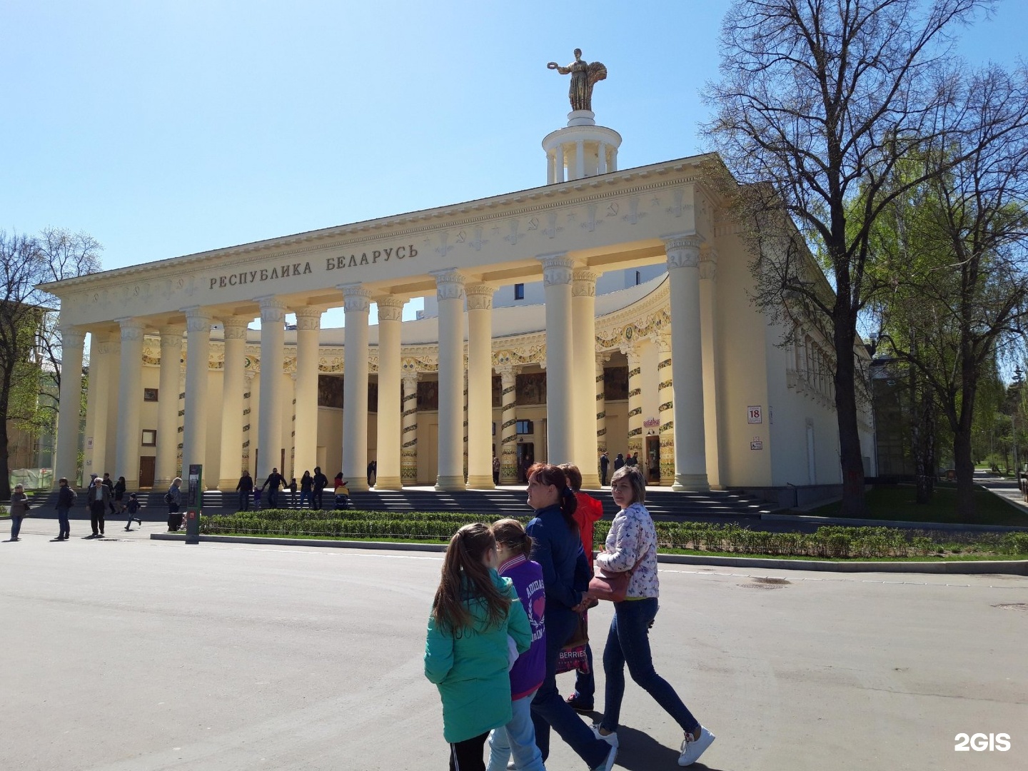 белорусский павильон на вднх мебель