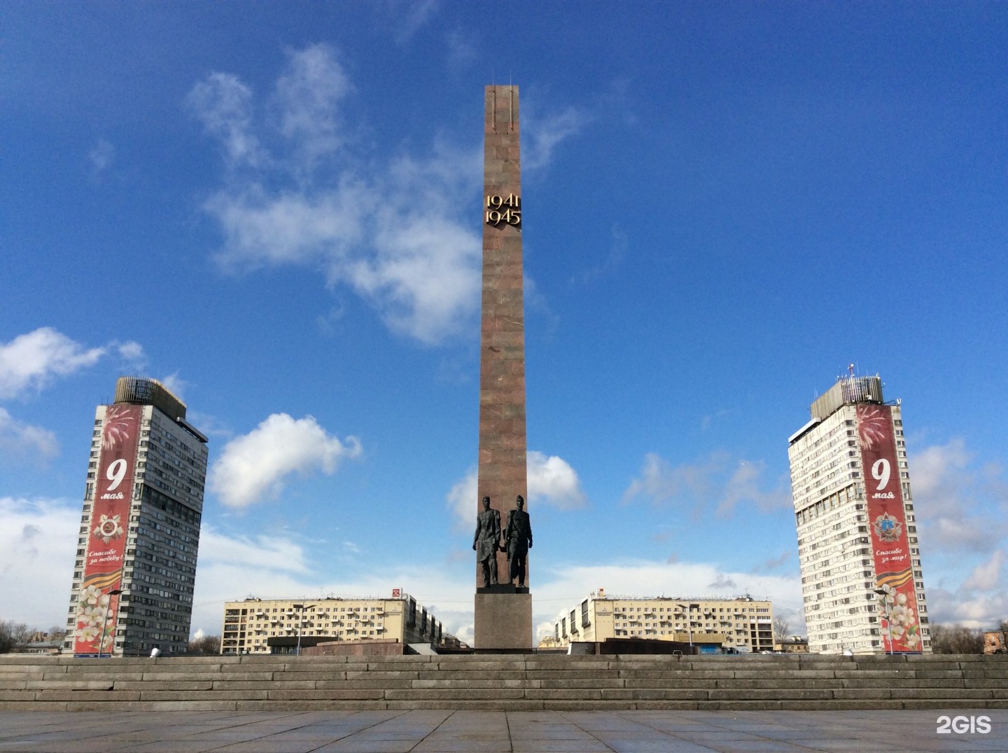 Монумент на площади Победы в Санкт-Петербурге
