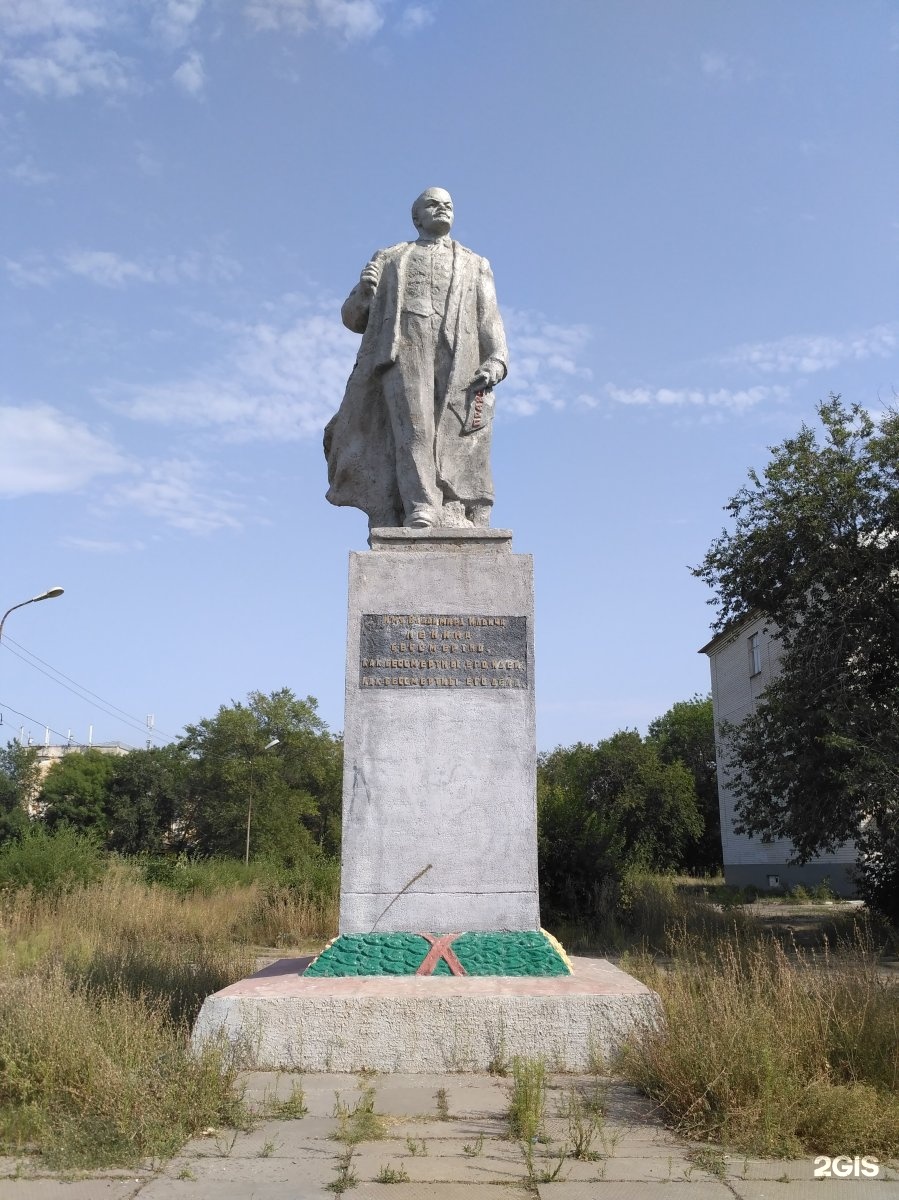 Энгельс ленина 1. Памятник Ленину Энгельс. Площадь Ленина Энгельс. Ленина 2 Энгельс. Село Ленинское Энгельс.