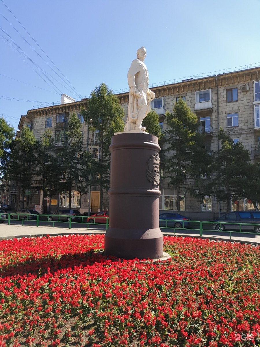 2 новокузнецк. Памятник Суворову в Новокузнецке.