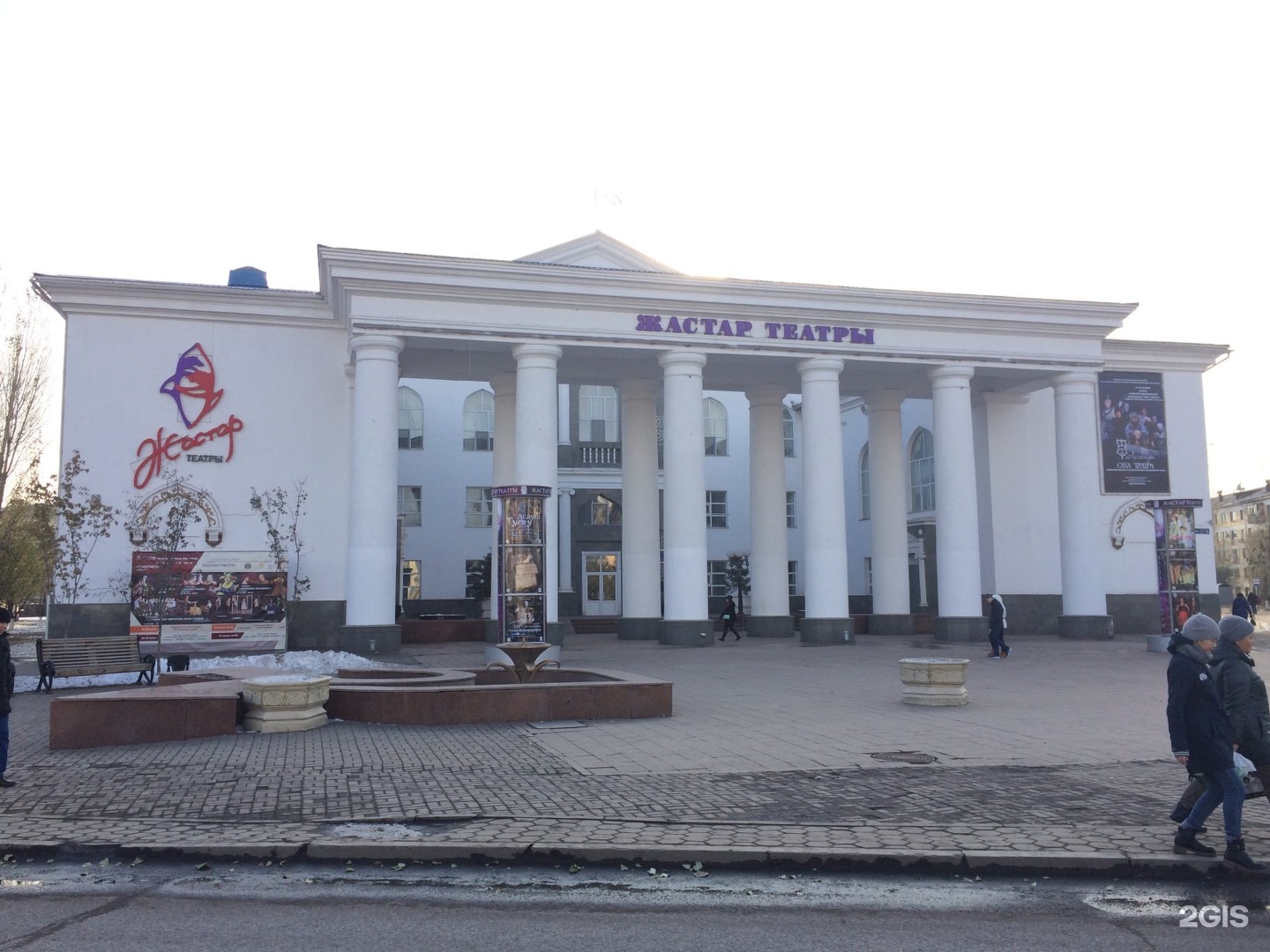 Жастар астана. Театр жастар астана. Улица жастар. Актобе маресьева 95. Жастар дворец астана внутри.