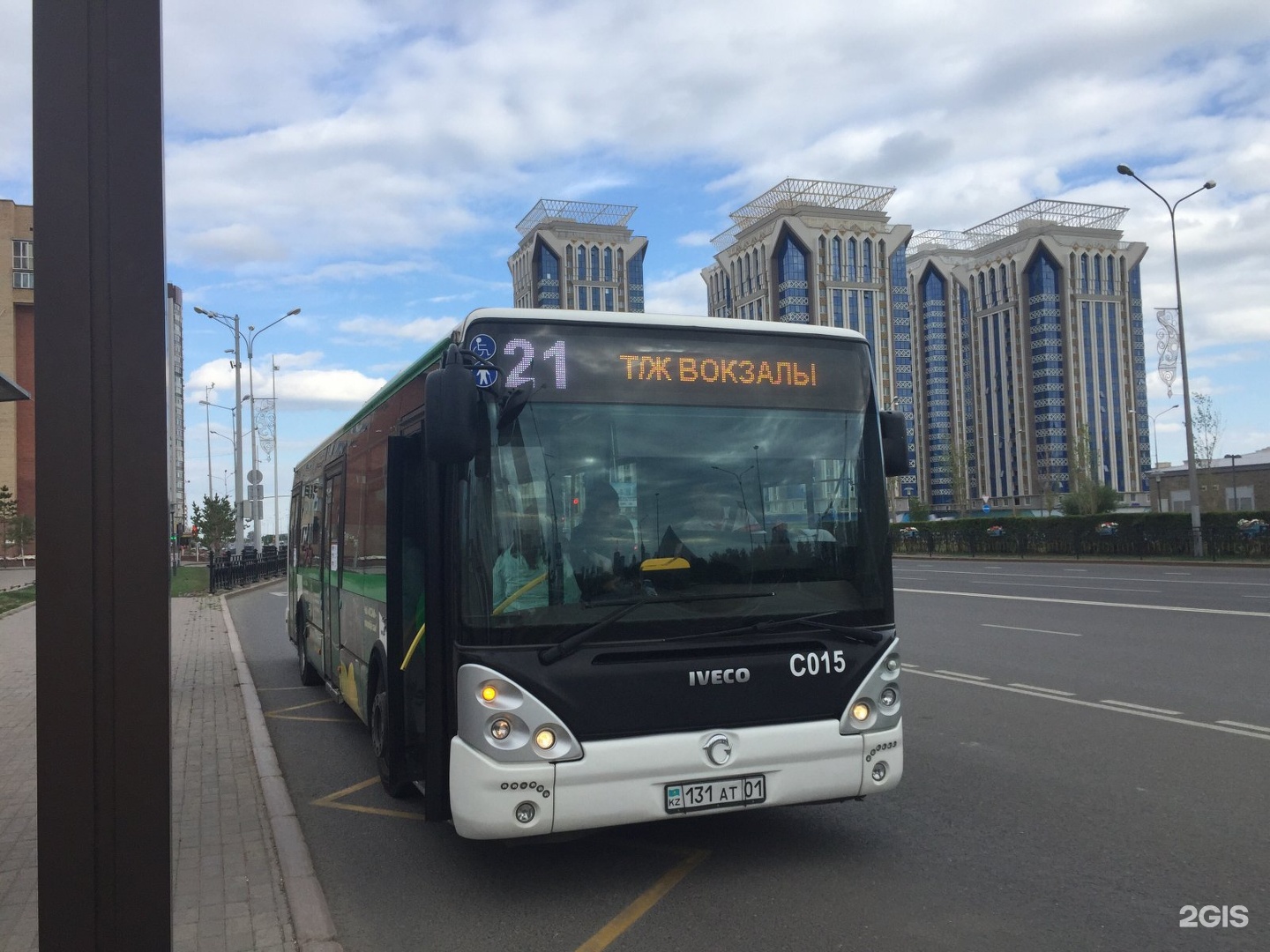 Маршрут астана. Автобус 21. 021 Автобус. Автобус 100 метров. Автобусы 21 года.