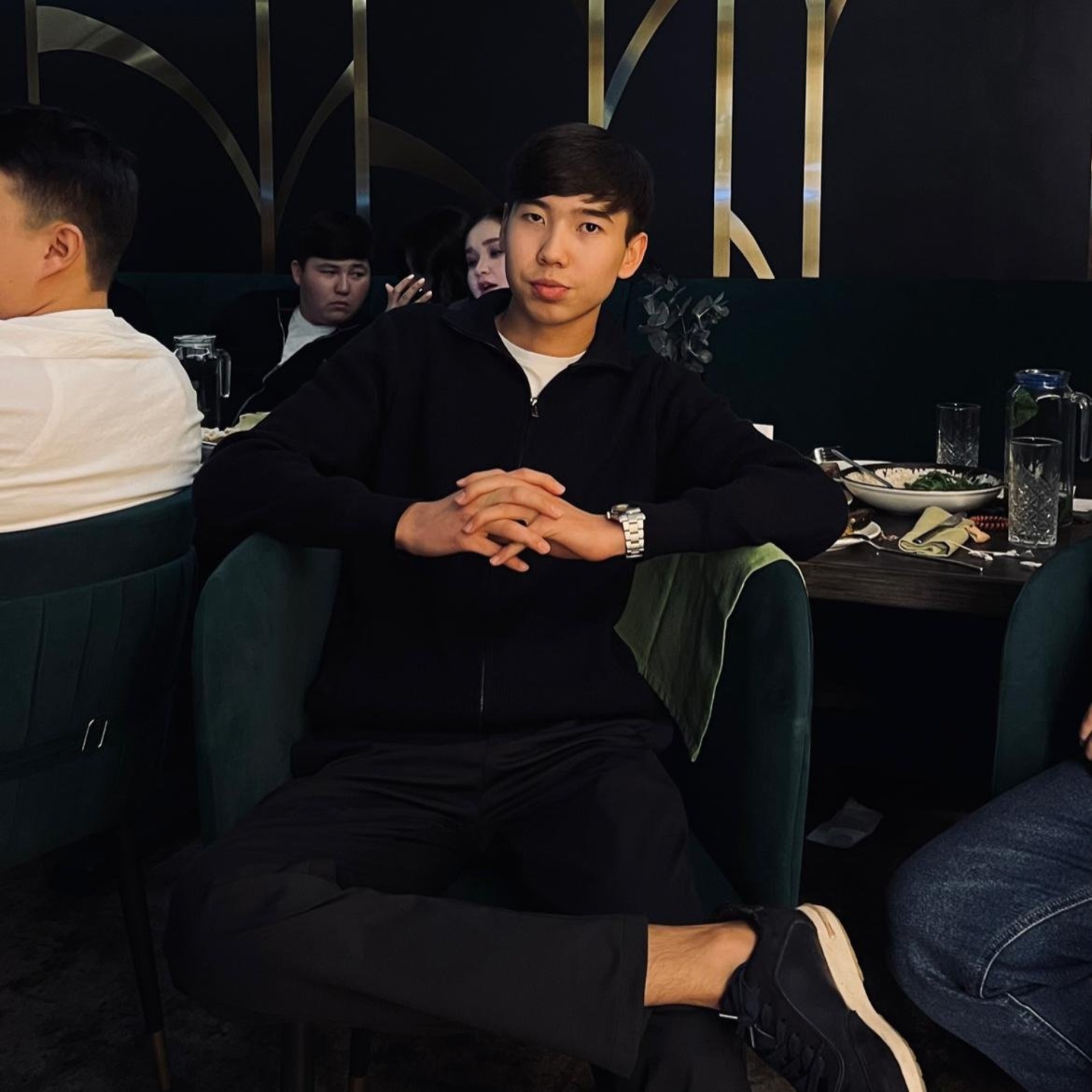 Подруги қызды алдап кеткен видео Подруги қызды алдап кеткен видео