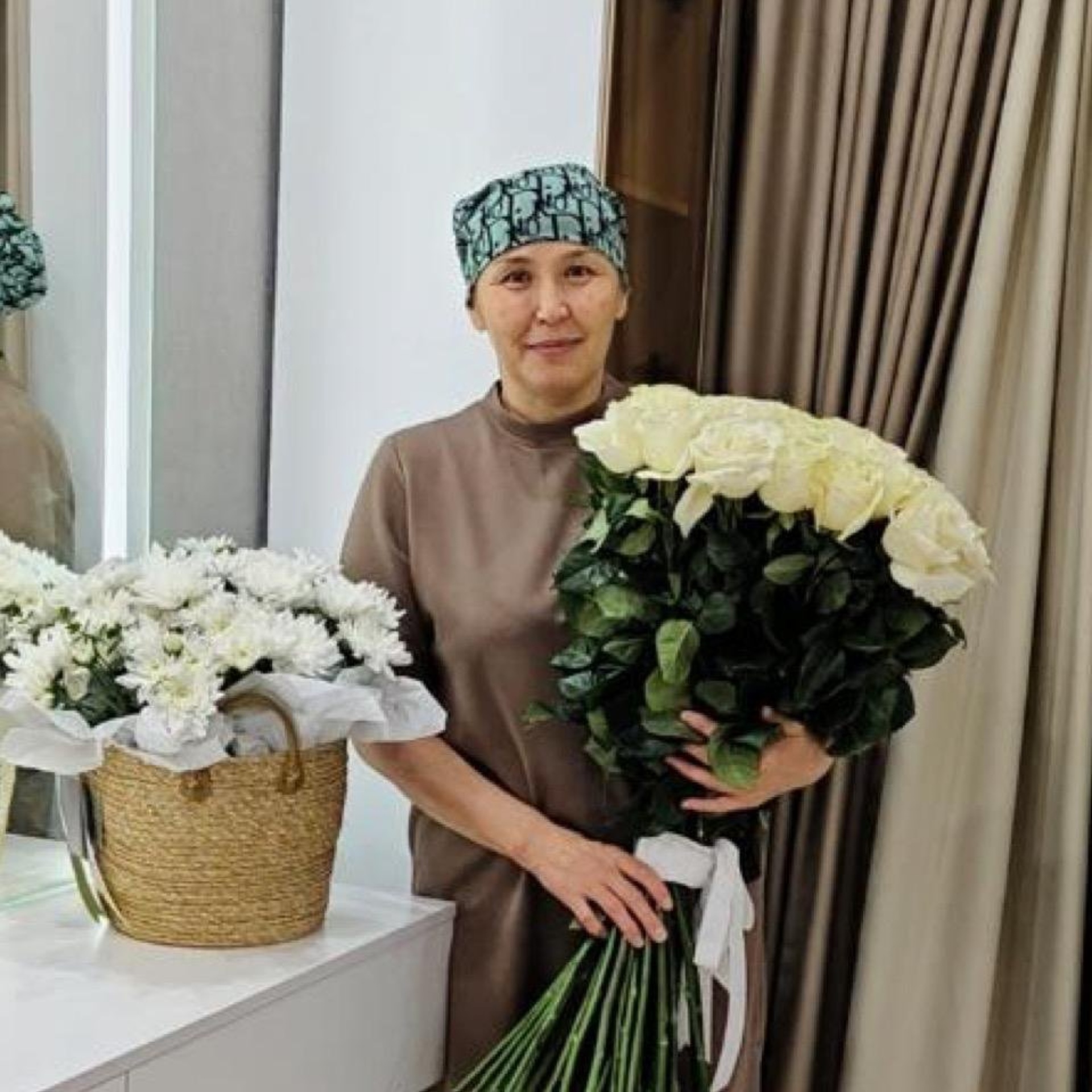 Үлкен мүшесі бар нәзік жапондық әйелді блять