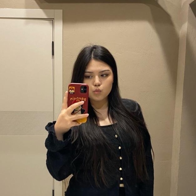 Қыздар жігітті ұрсып тастады Қыздар жігітті ұрсып тастады