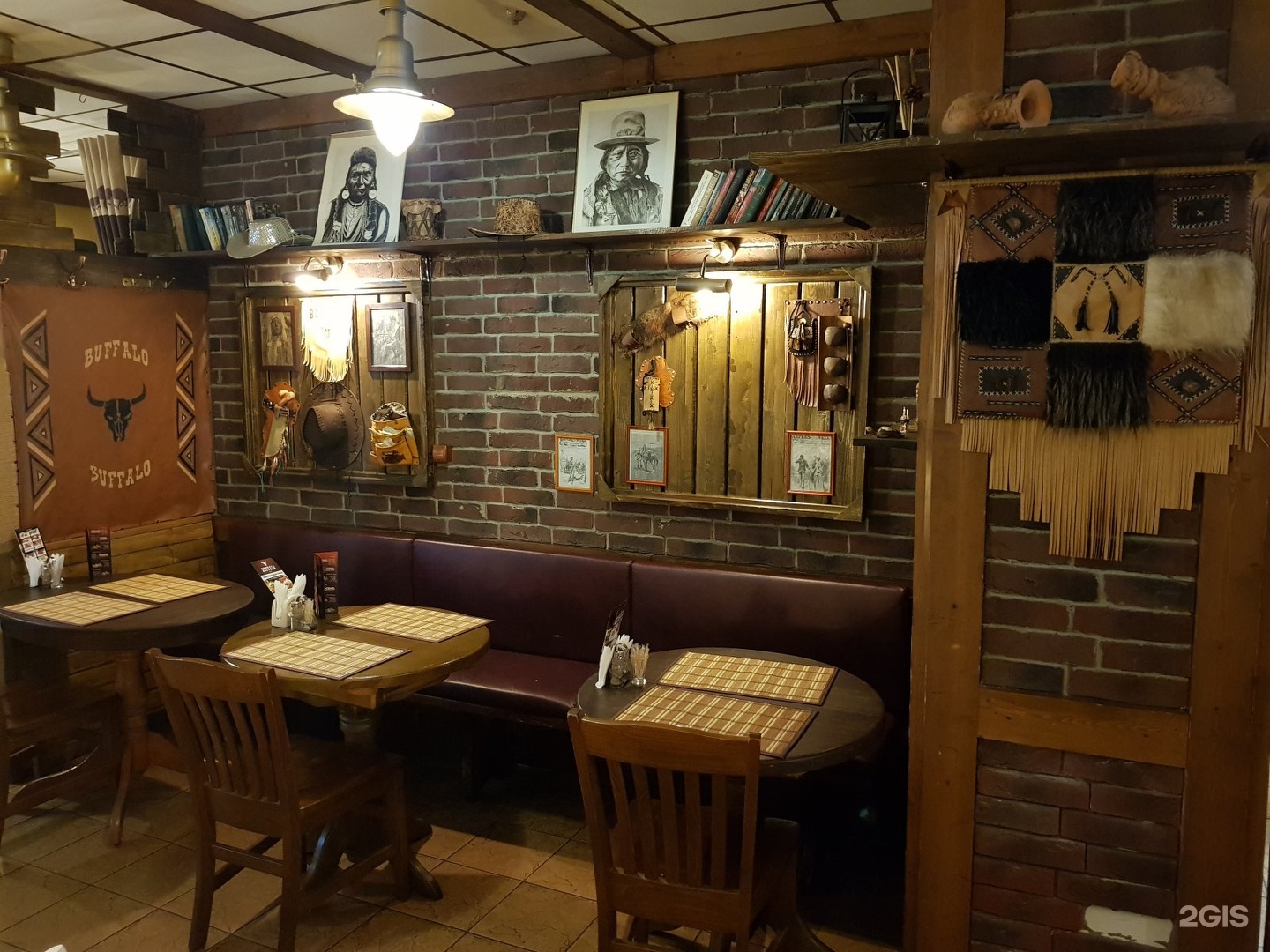 Как называется ресторан буйвол. Буффало ресторан москва. Ресторан буффало москва артековская. Бар баффало москва. Буффало ресторан москва.