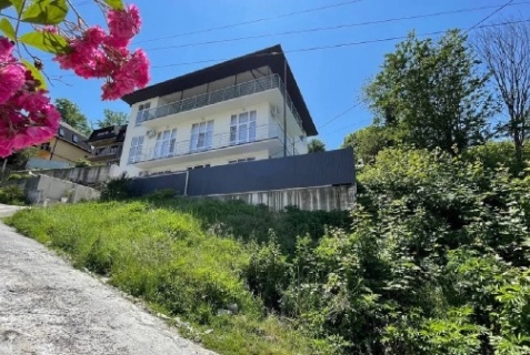 Лоо: Коттедж RestHouse