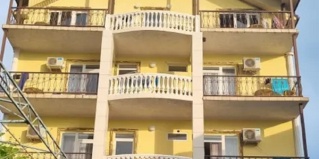 Гагра: Гостевой дом Ахра