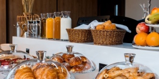 Шымкент: Отель Qazaq Hotel Premium