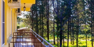 Гячрыпш: Отель Лазурь