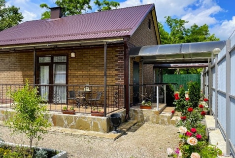 Винсады: Коттедж Между гор