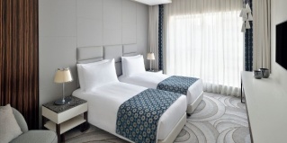 Dubai: Отель Movenpick Hotel Apartments Downtown Dubai
